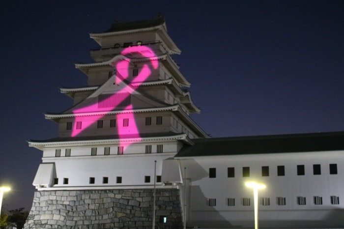 パープルリボンのライトアップ