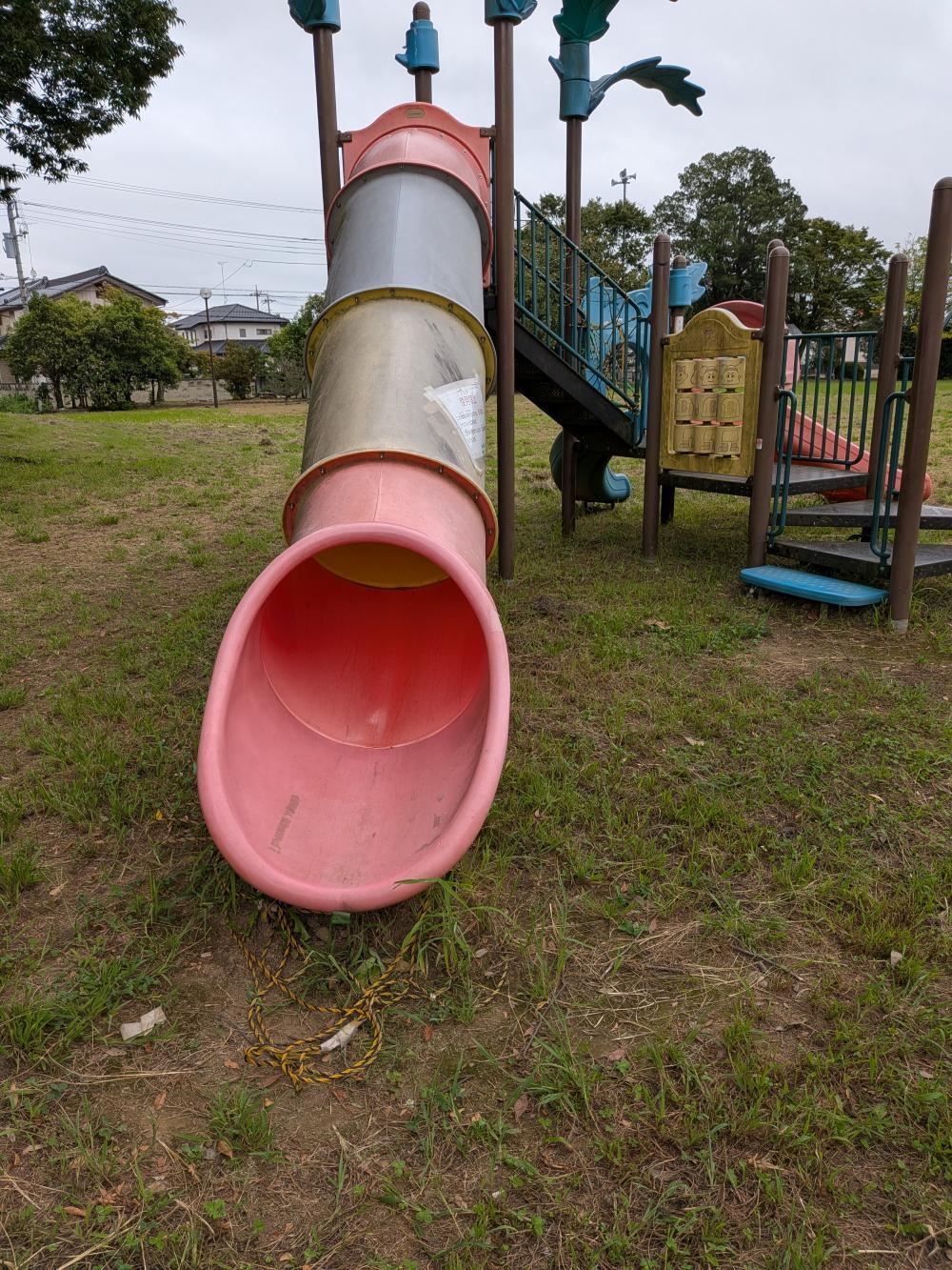 現場の写真1:公園施設の異常(遊具・トイレ等の故障・破損、倒木)