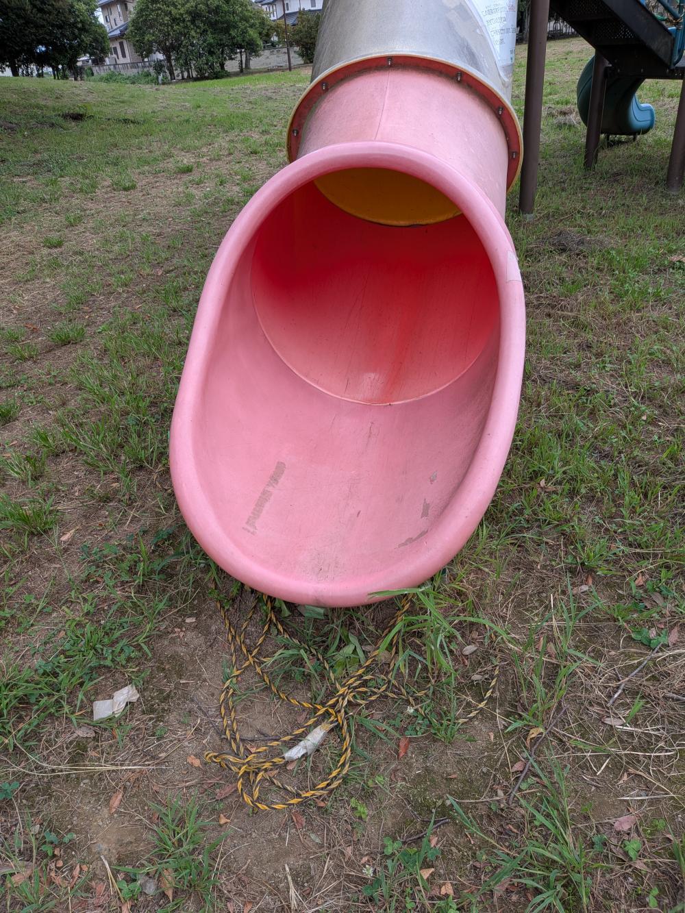 現場の写真2:公園施設の異常(遊具・トイレ等の故障・破損、倒木)